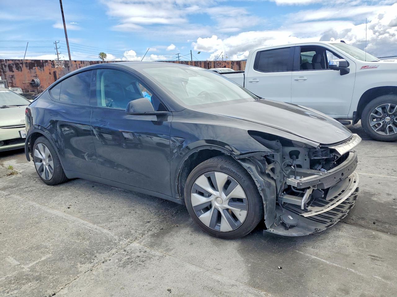 TESLA MODEL Y 2024 — 5