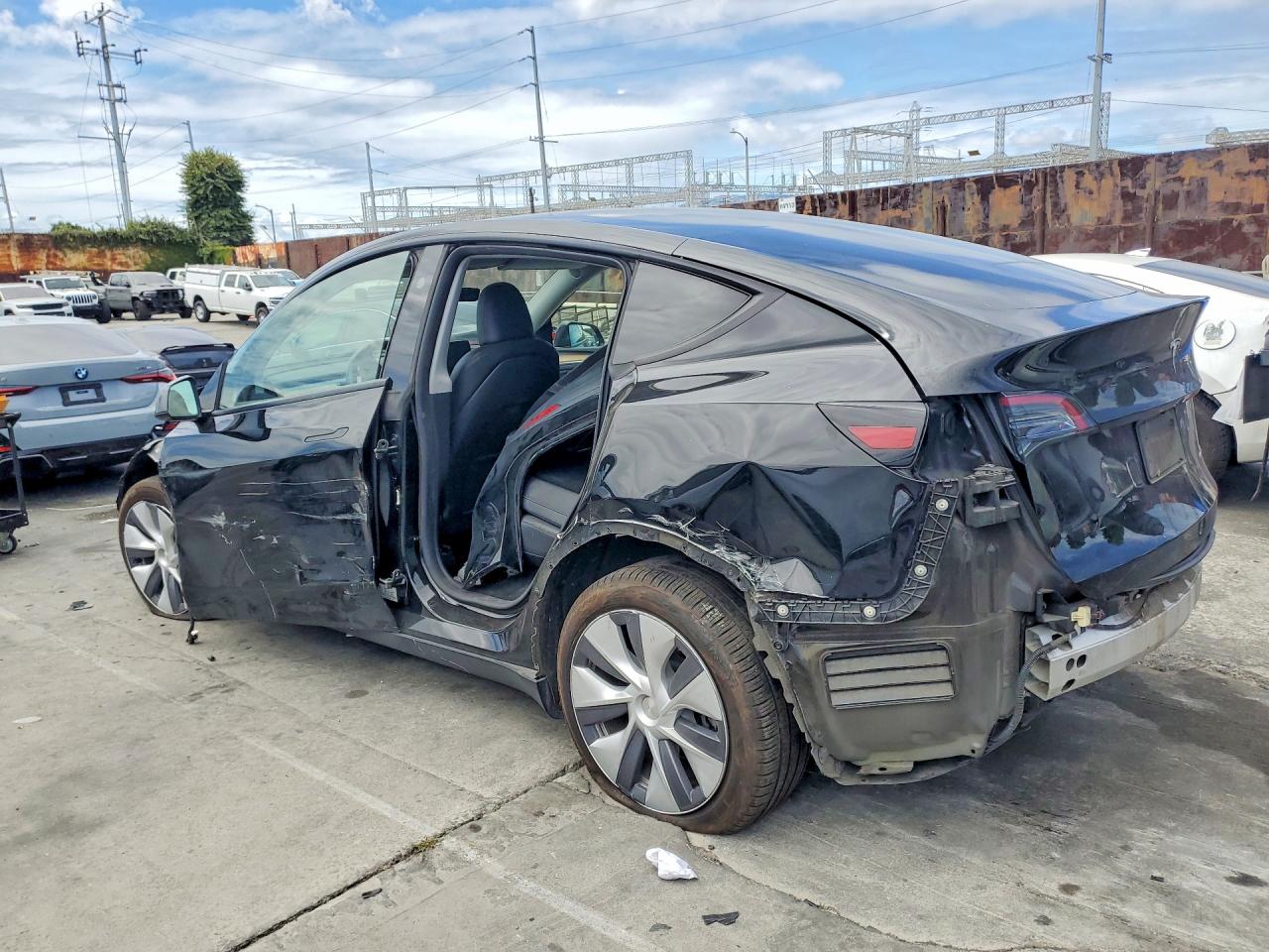 TESLA MODEL Y 2024 — 3
