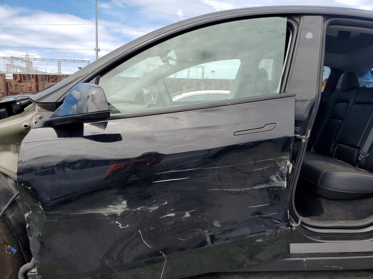 TESLA MODEL Y 2024 — 8