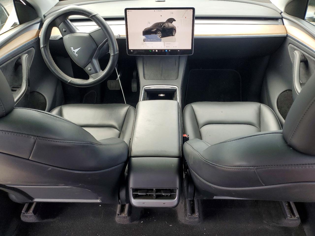 TESLA MODEL Y 2024 — 9