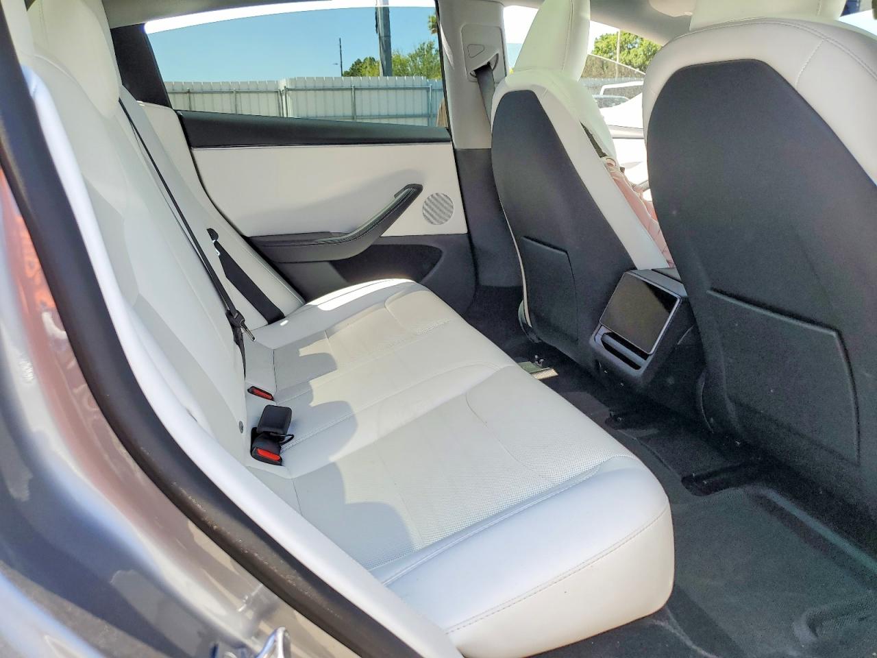 TESLA MODEL 3 2025 — 11