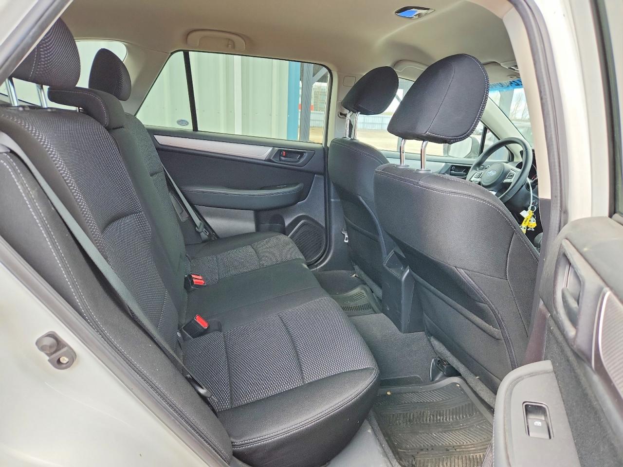 SUBARU OUTBACK 2016 — 12