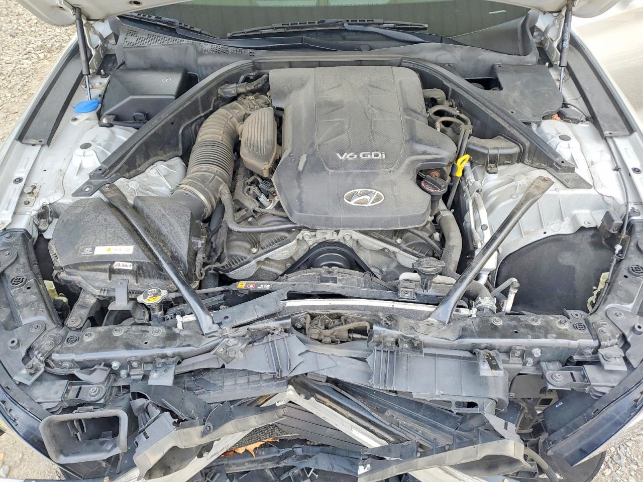 HYUNDAI GENESIS 2016 — 12