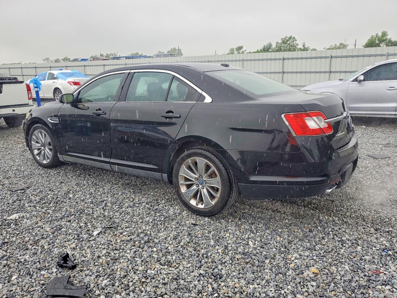 FORD TAURUS 2010 — 3