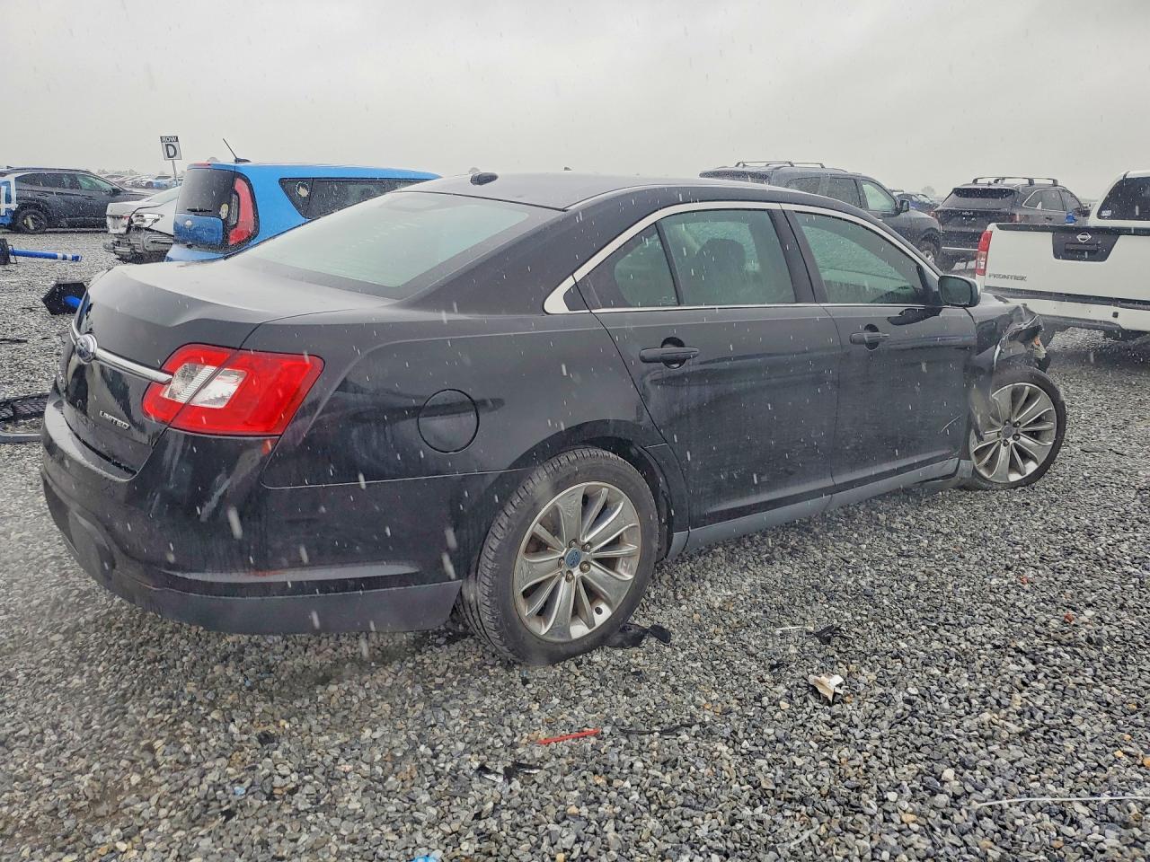 FORD TAURUS 2010 — 4