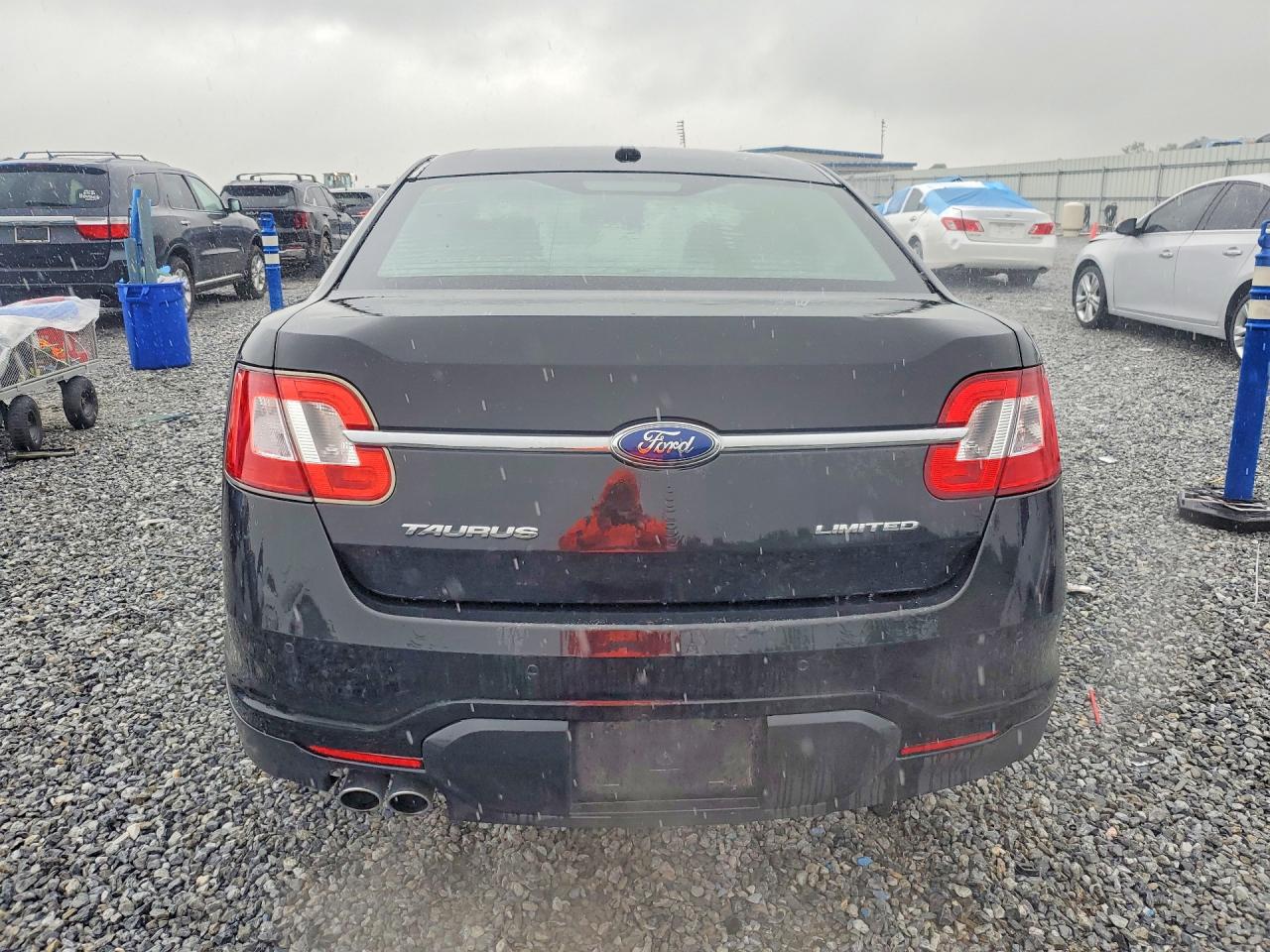 FORD TAURUS 2010 — 7