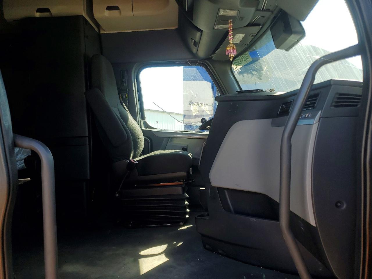 FREIGHTLINER CASCADIA 126 2022 — 6