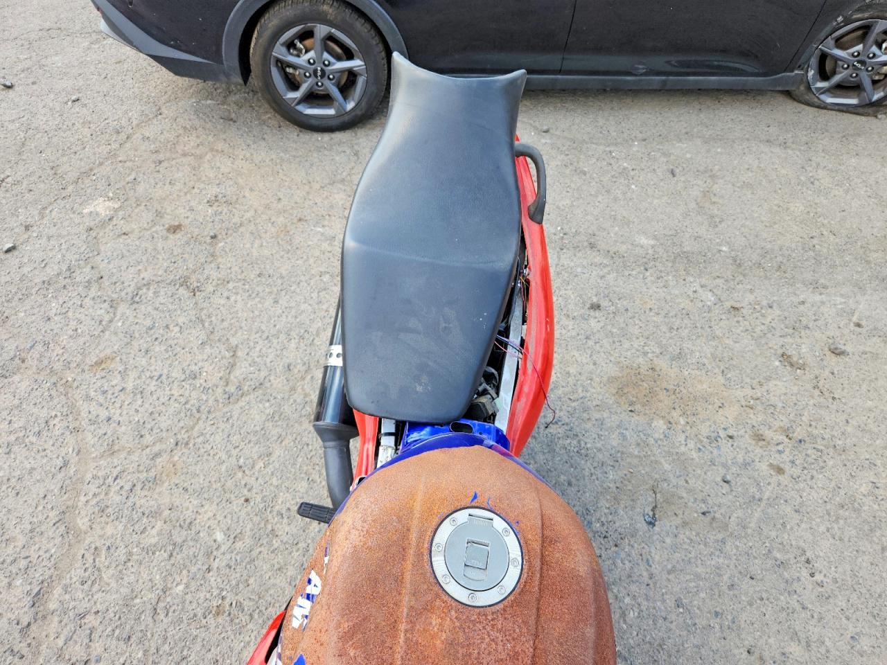 YAMAHA YZF600 2001 — 6