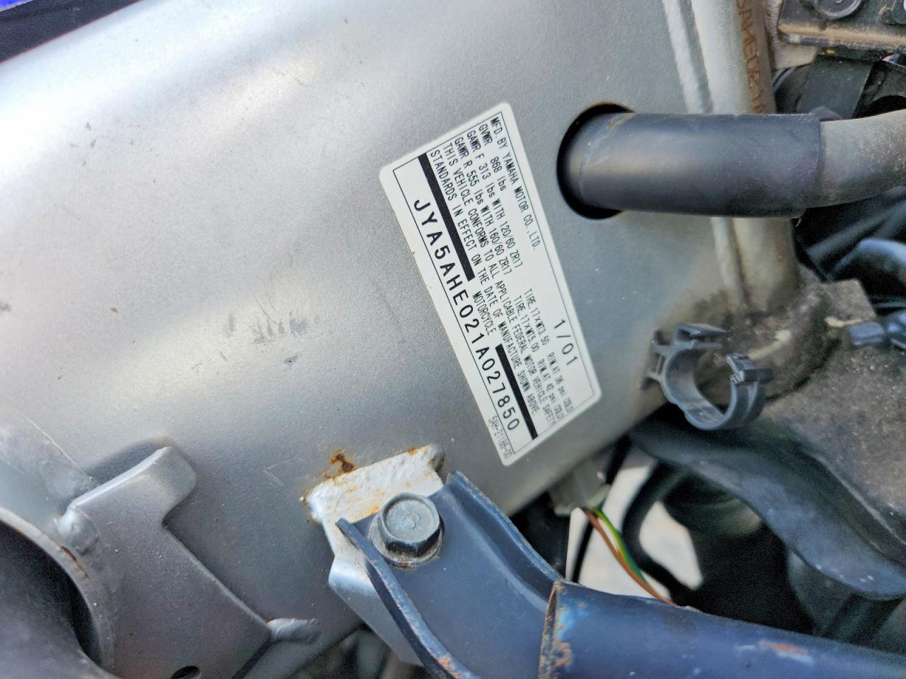YAMAHA YZF600 2001 — 10