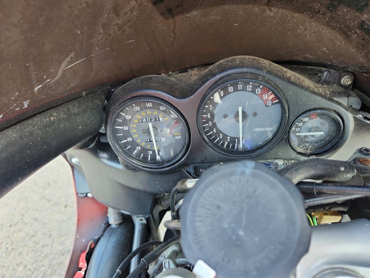YAMAHA YZF600 2001 — 8