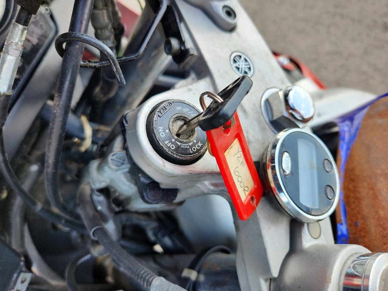 YAMAHA YZF600 2001 — 9