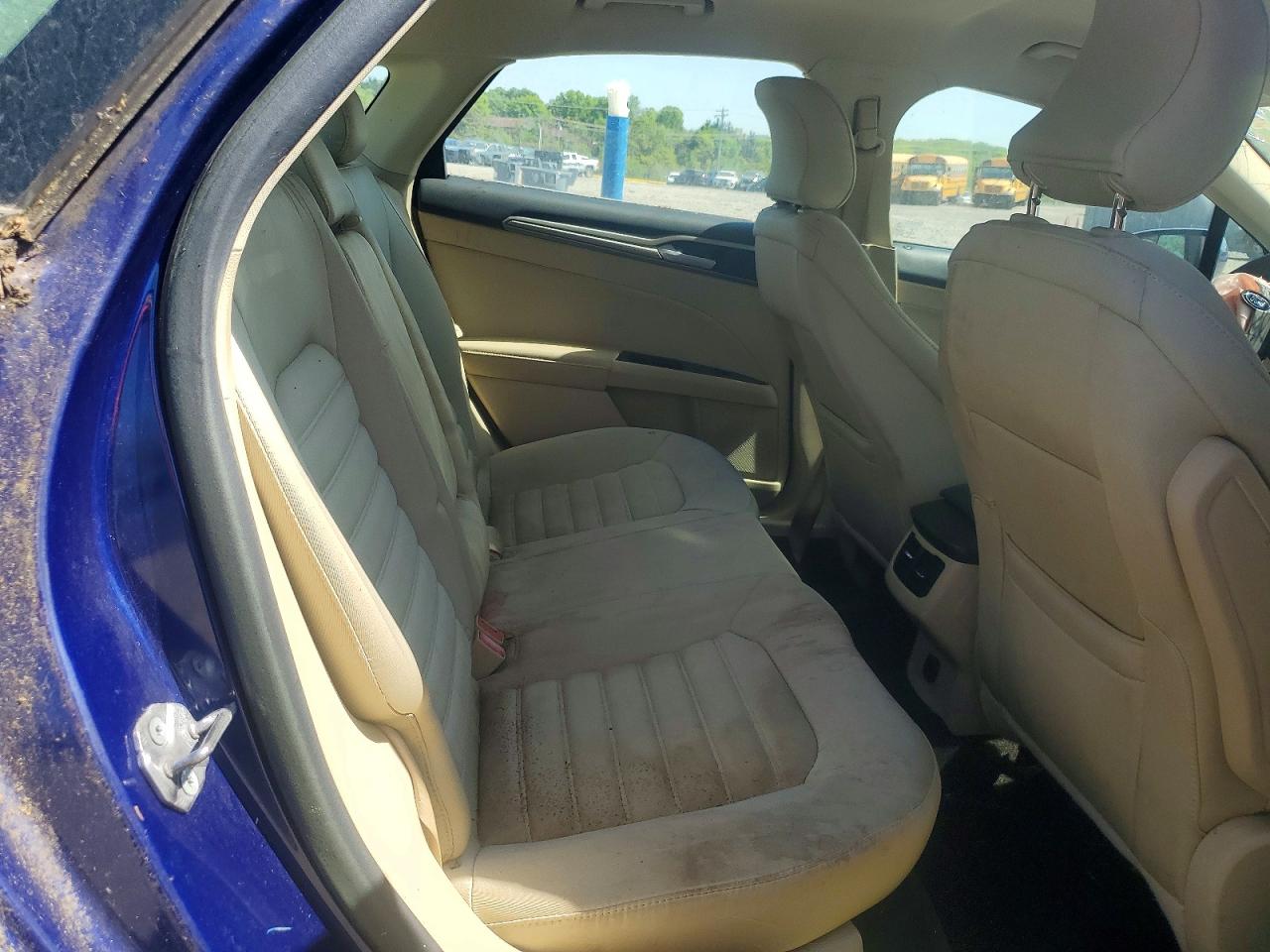FORD FUSION 2015 — 11