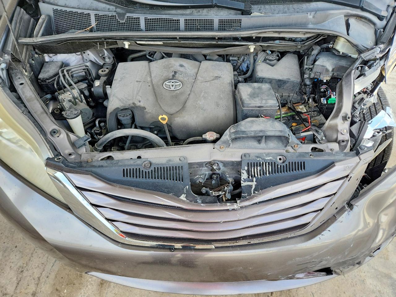 TOYOTA SIENNA 2017 — 13