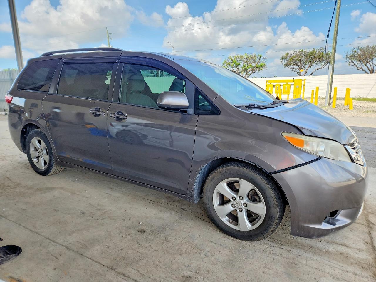 TOYOTA SIENNA 2017 — 5