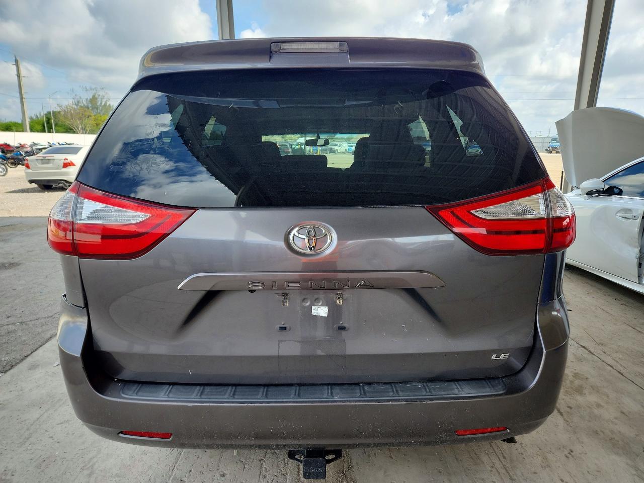 TOYOTA SIENNA 2017 — 7