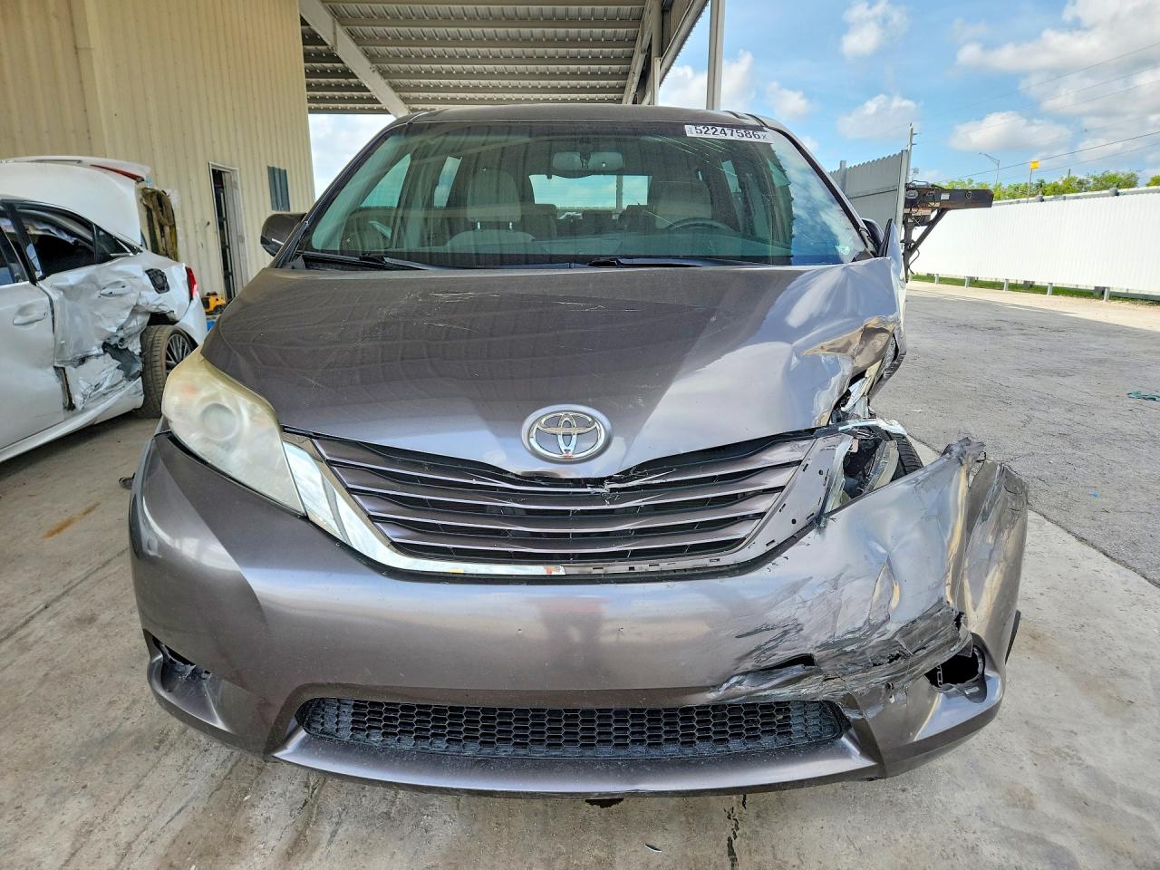 TOYOTA SIENNA 2017 — 6