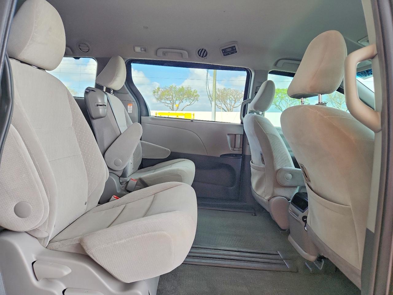 TOYOTA SIENNA 2017 — 12