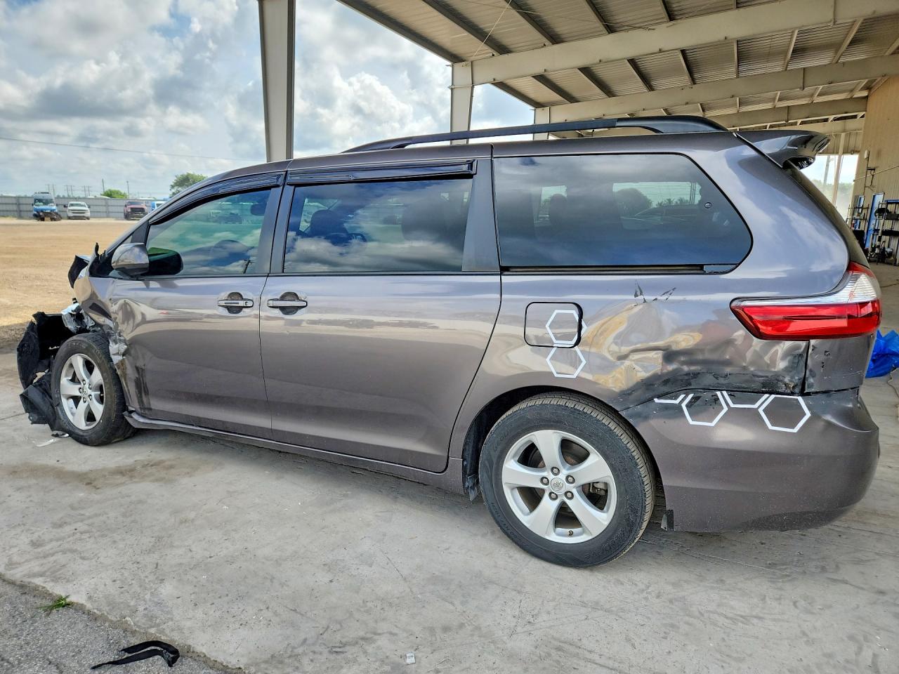 TOYOTA SIENNA 2017 — 3