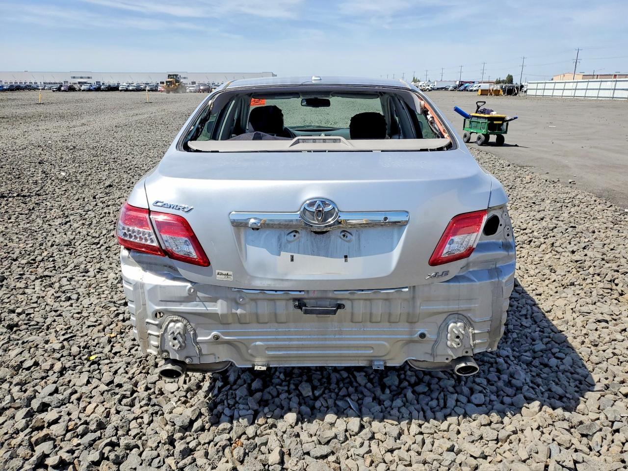 TOYOTA CAMRY 2011 — 7