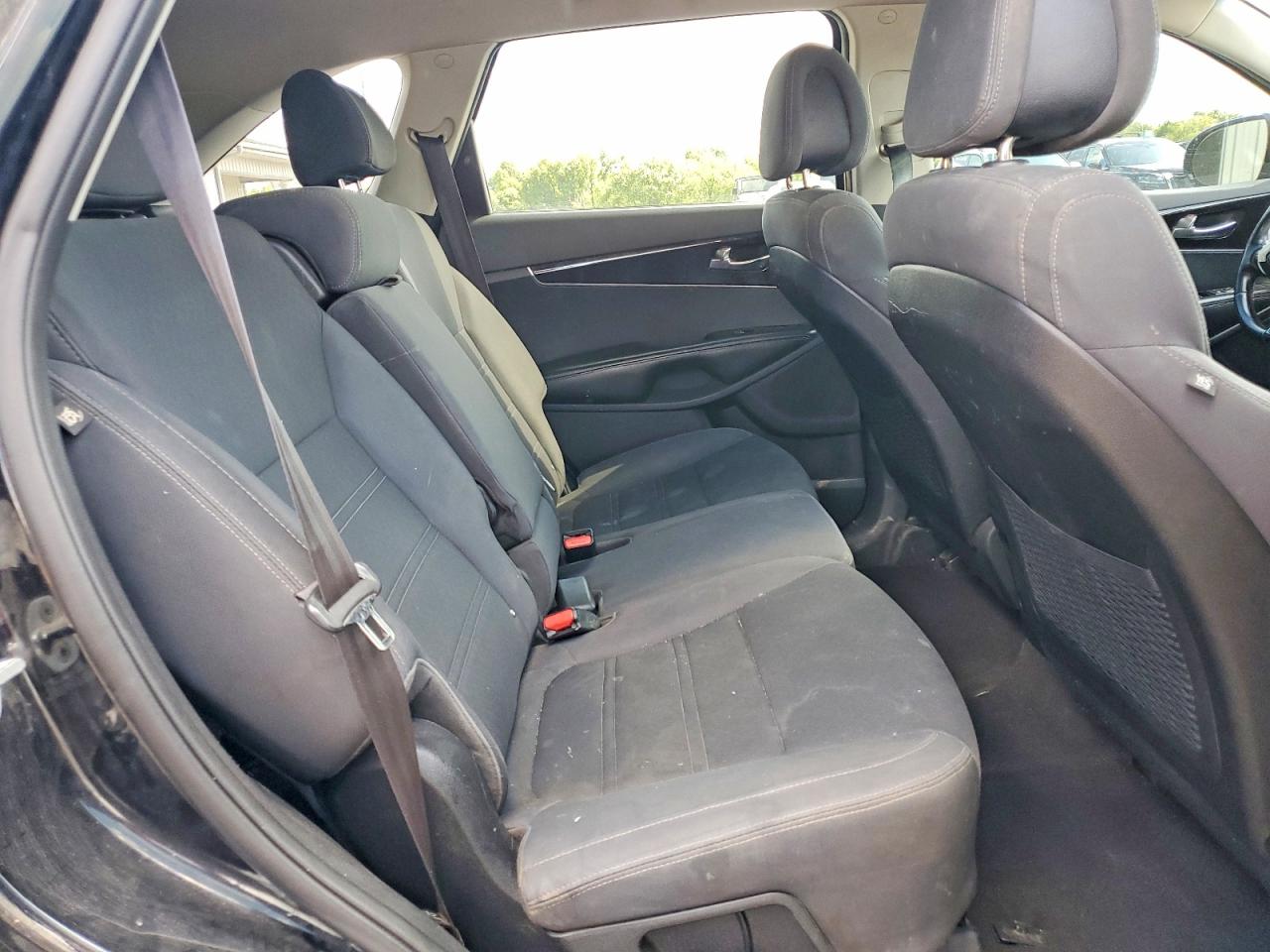 KIA SORENTO 2016 — 12