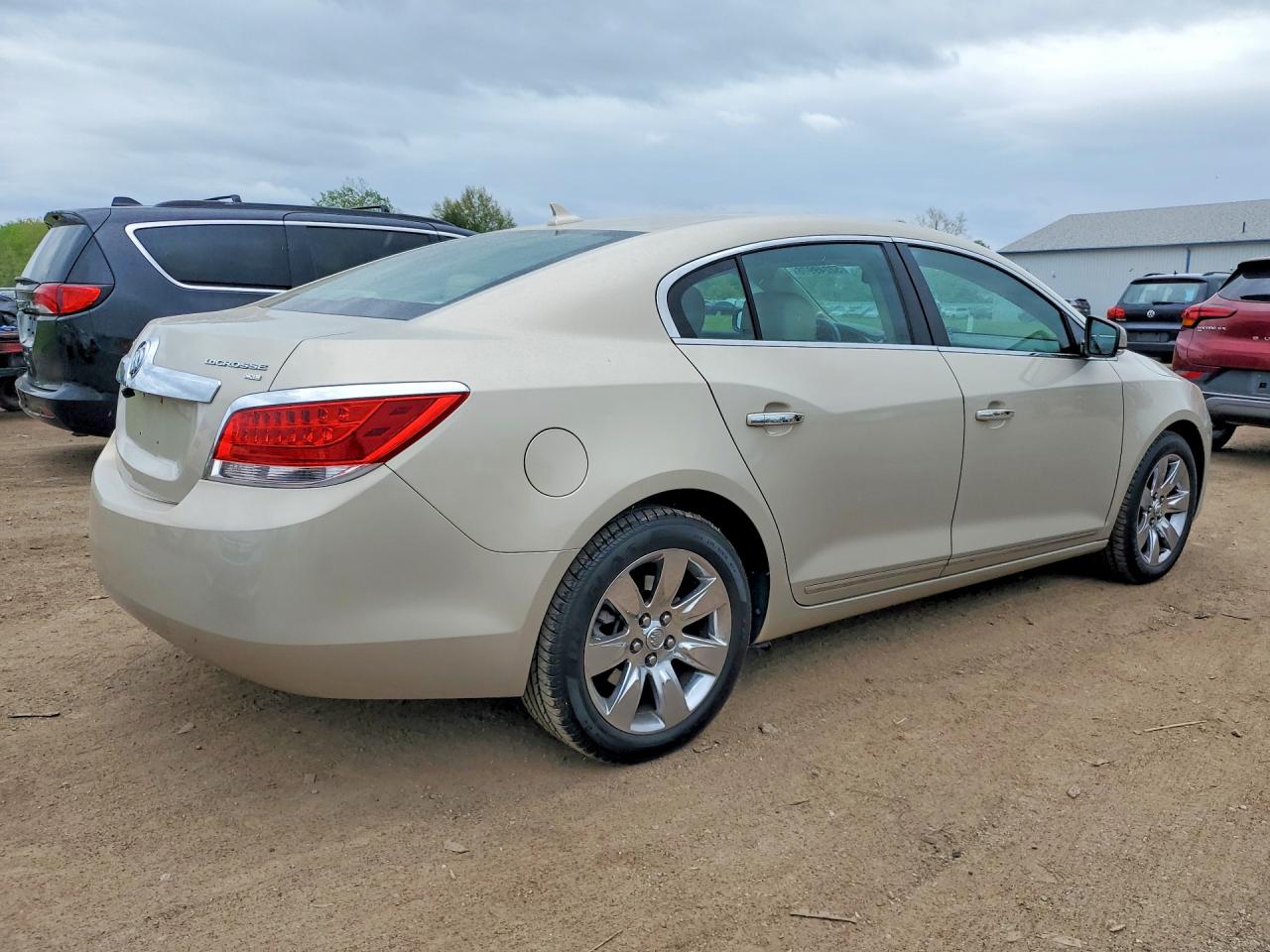 BUICK LACROSSE 2011 — 4