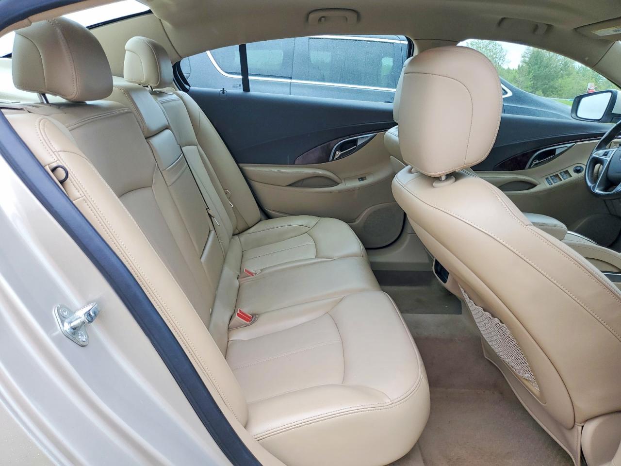 BUICK LACROSSE 2011 — 11