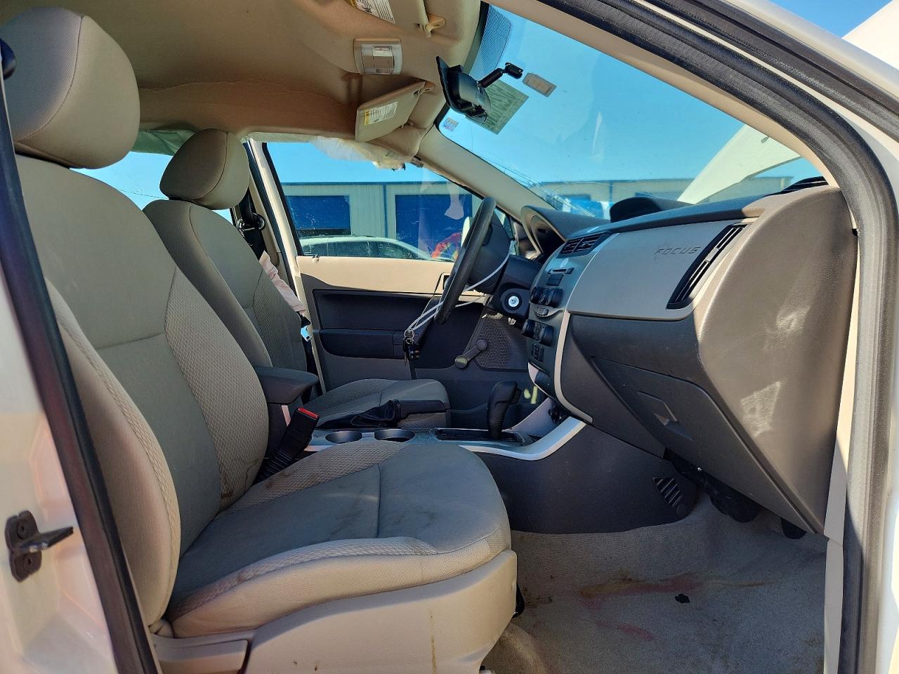 FORD FOCUS 2010 — 8