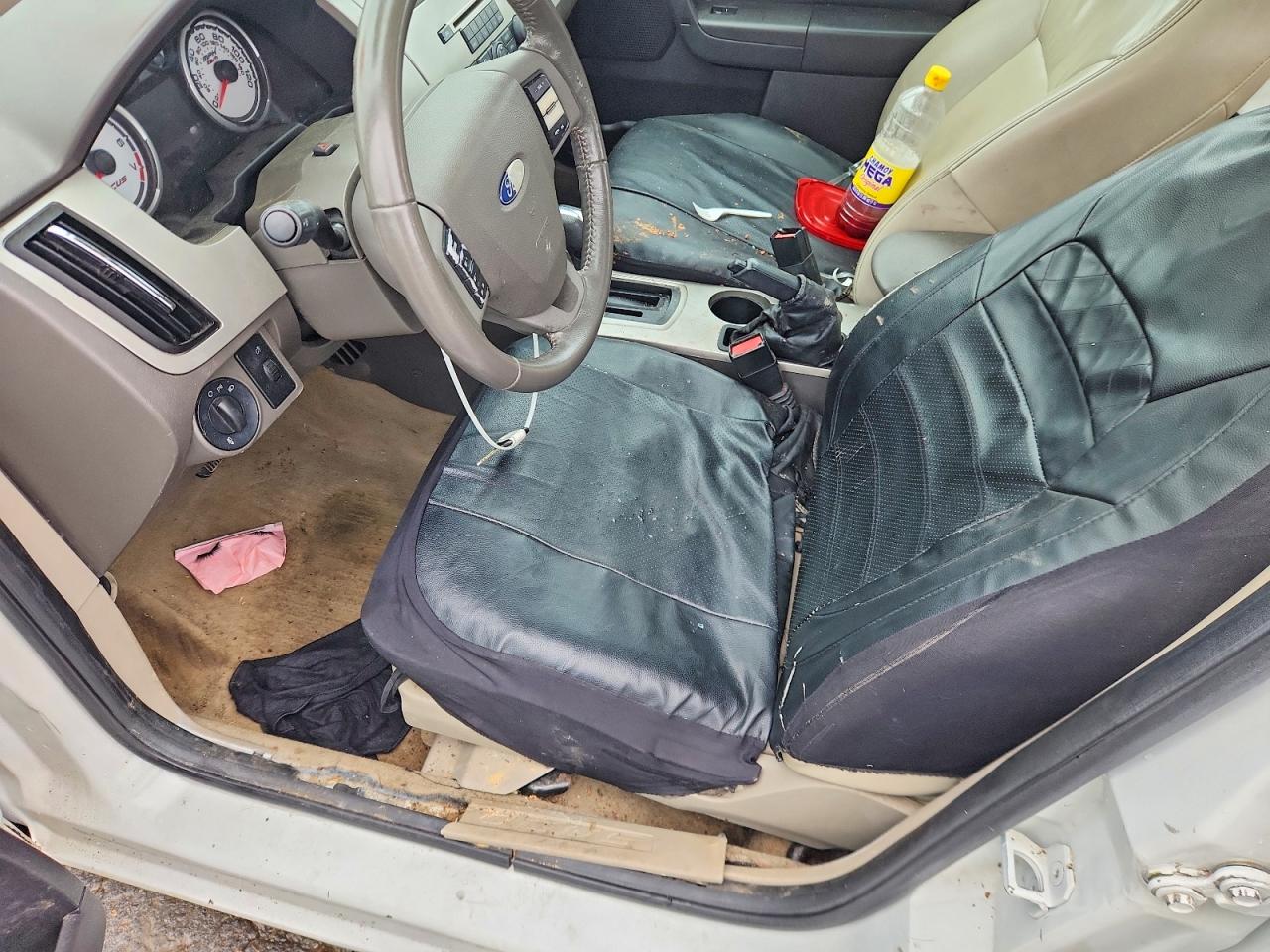 FORD FOCUS 2010 — 8