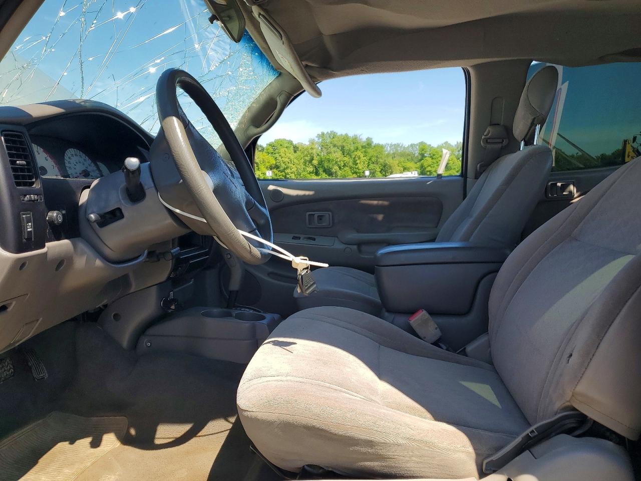 TOYOTA TACOMA 2001 — 8