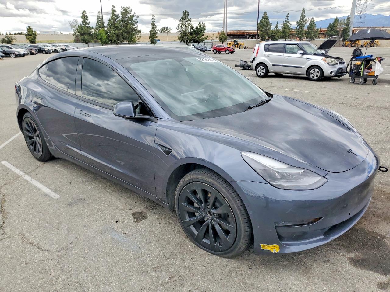 TESLA MODEL 3 2022 — 5