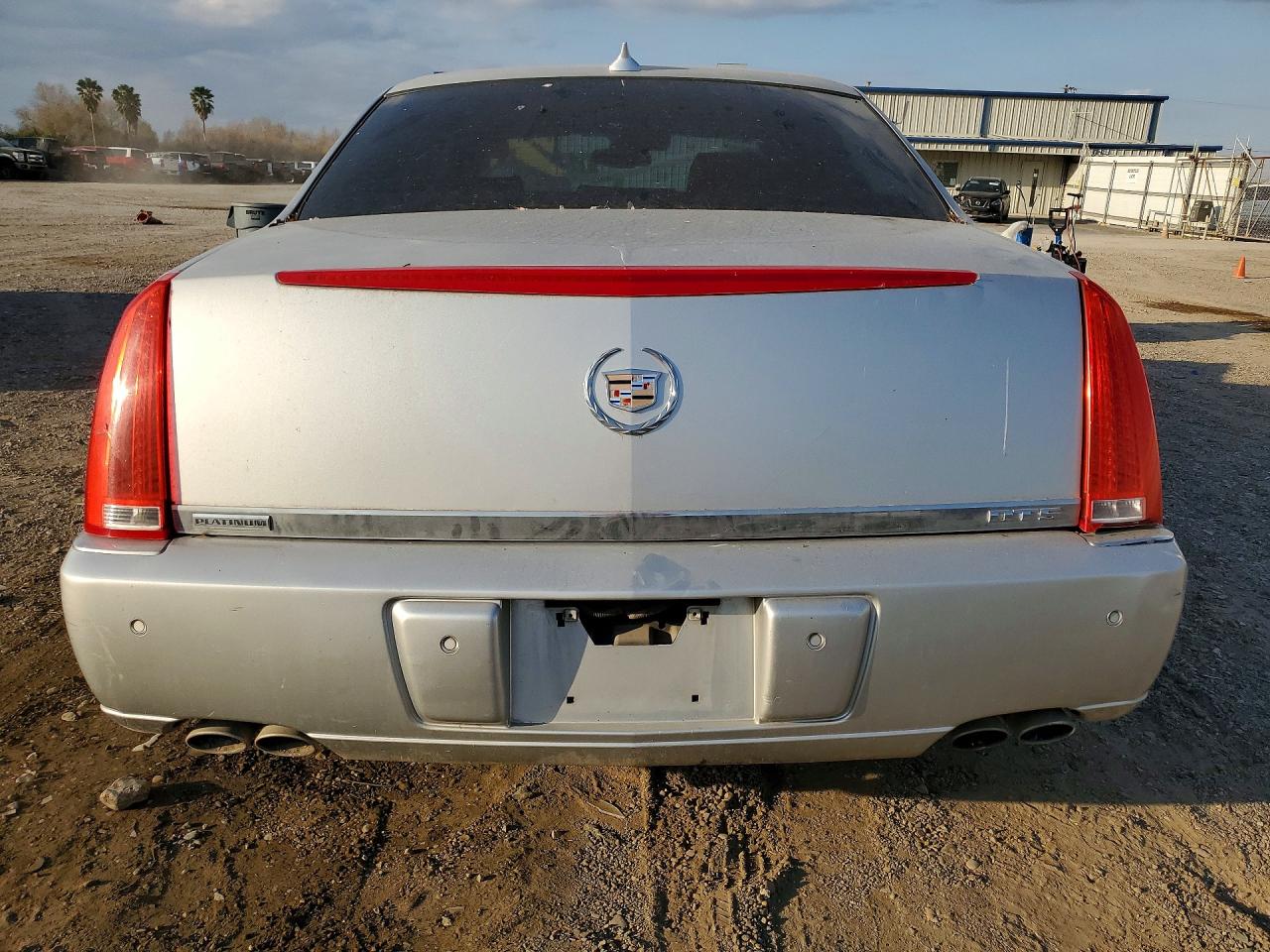 CADILLAC DTS 2011 — 7