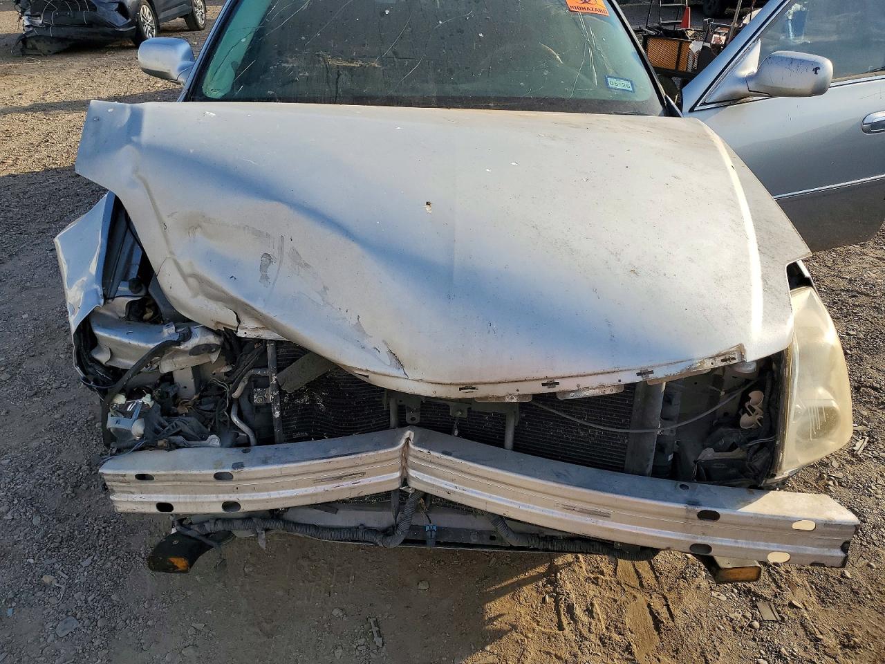CADILLAC DTS 2011 — 12