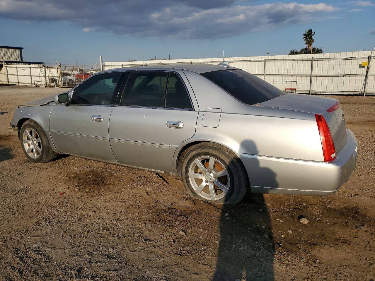 CADILLAC DTS 2011 — 3