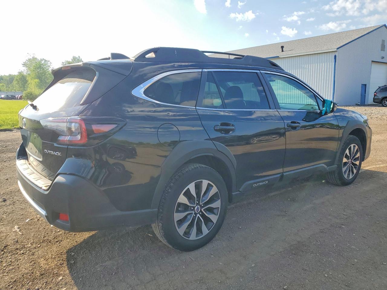 SUBARU OUTBACK 2025 — 4