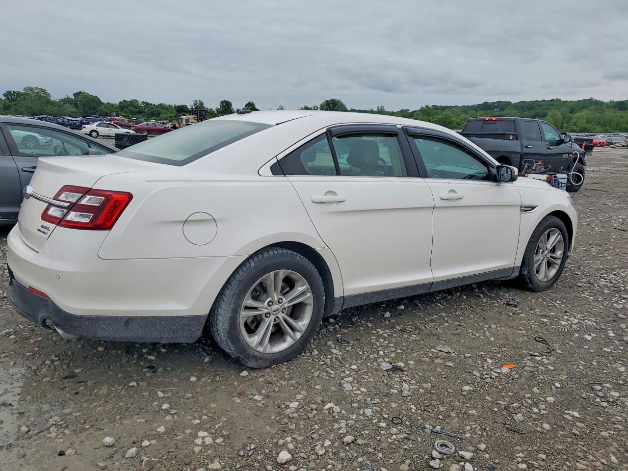 FORD TAURUS 2014 — 4