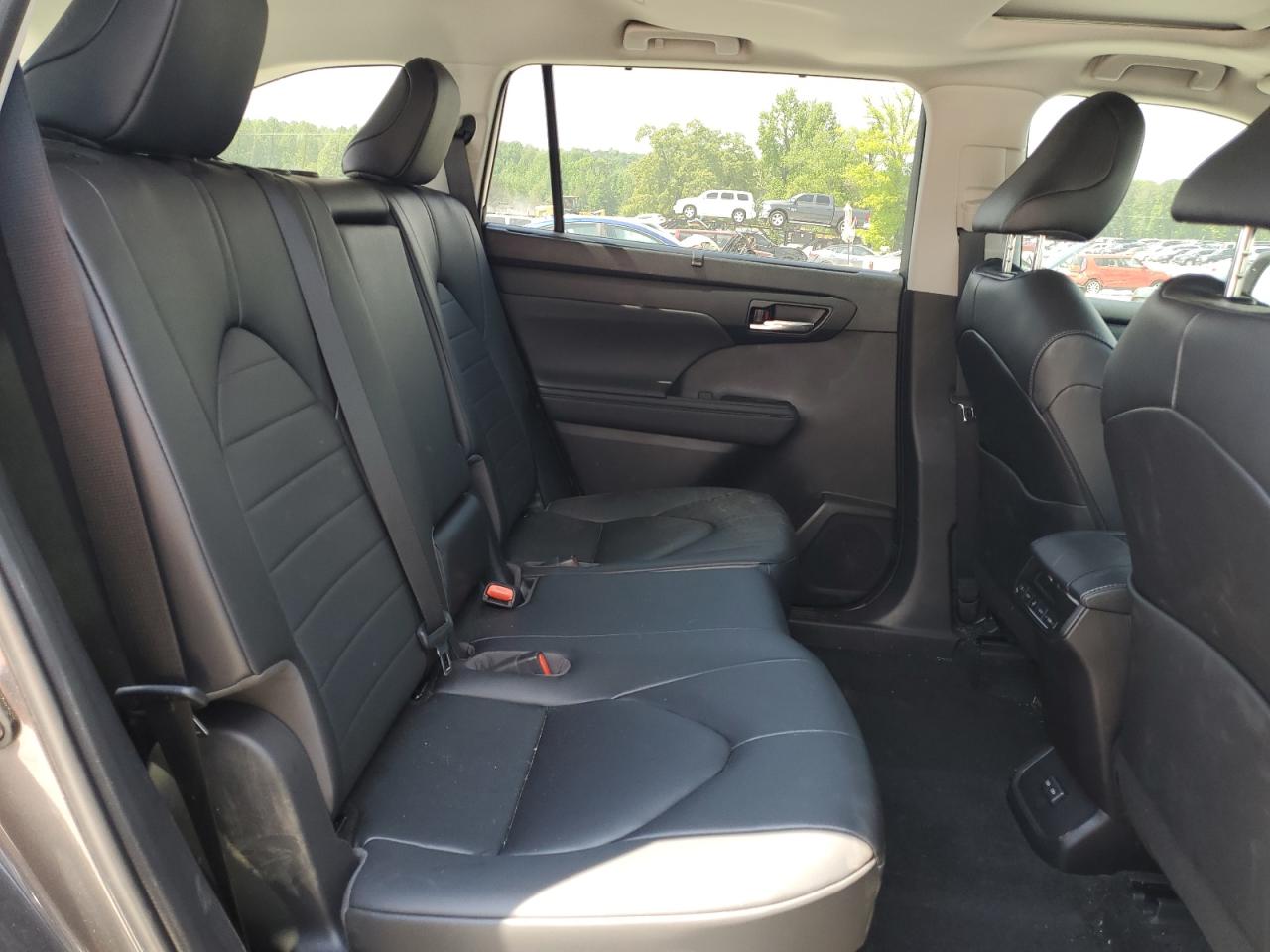 TOYOTA HIGHLANDER 2023 — 12