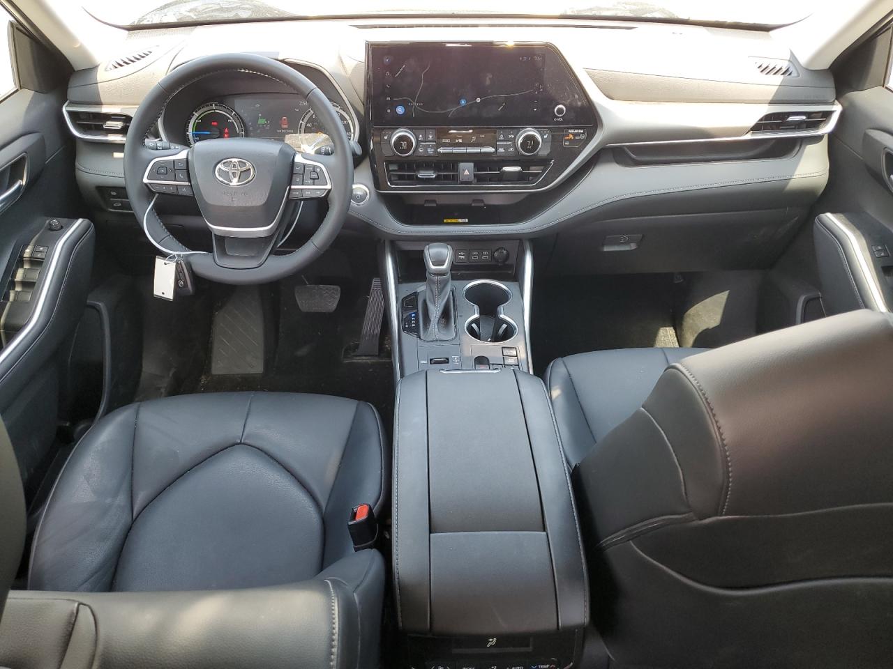 TOYOTA HIGHLANDER 2023 — 9