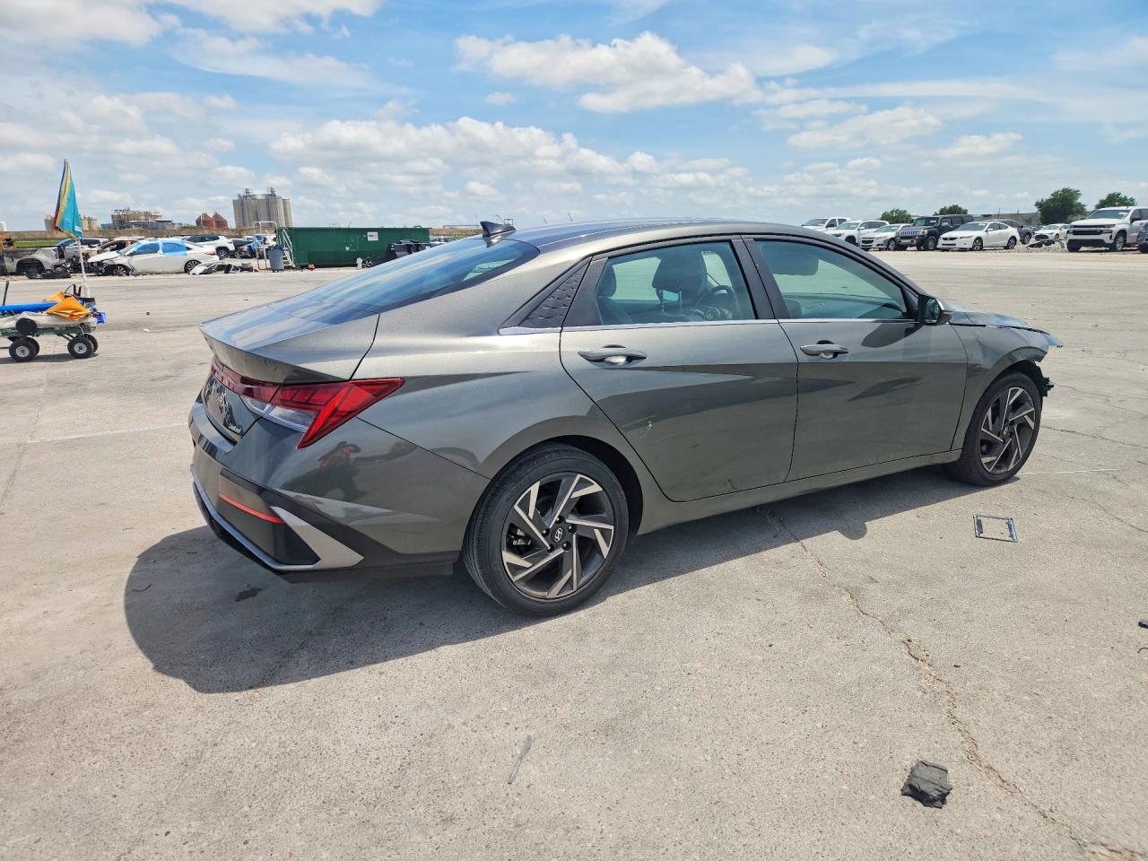 HYUNDAI ELANTRA 2025 — 4