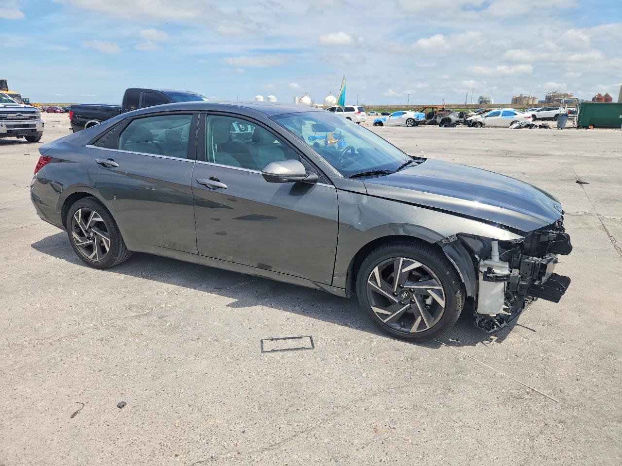 HYUNDAI ELANTRA 2025 — 5