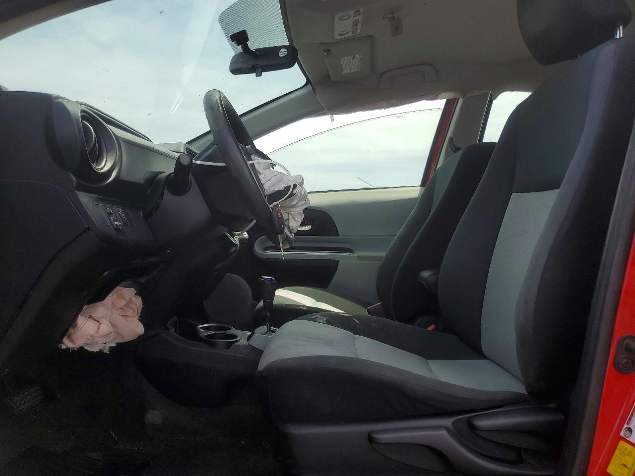 TOYOTA PRIUS C 2014 — 8