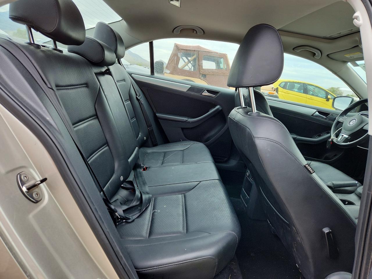 VOLKSWAGEN JETTA 2014 — 11