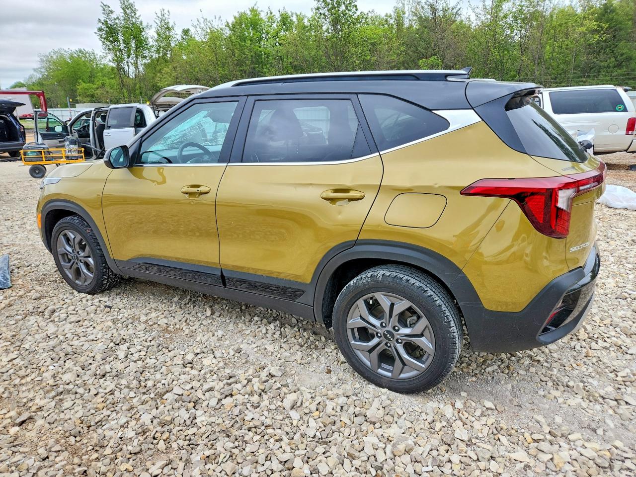 KIA SELTOS 2024 — 3