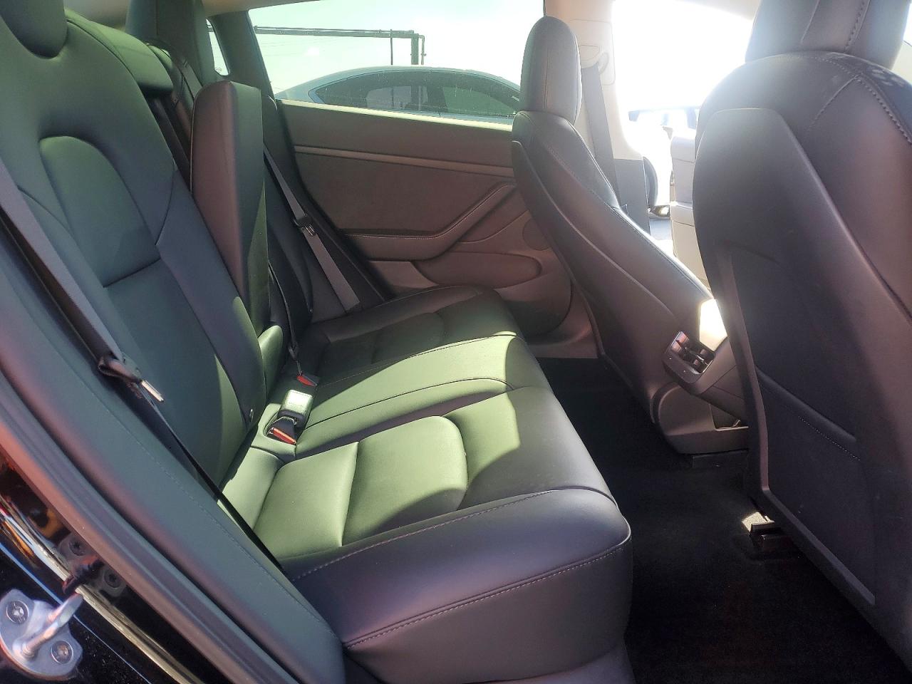TESLA MODEL 3 2022 — 11