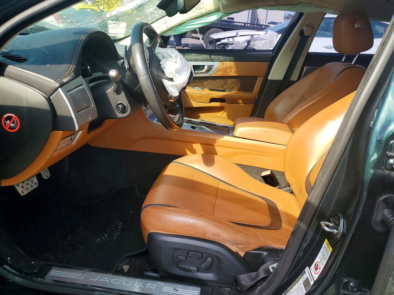 JAGUAR XF 2015 — 8