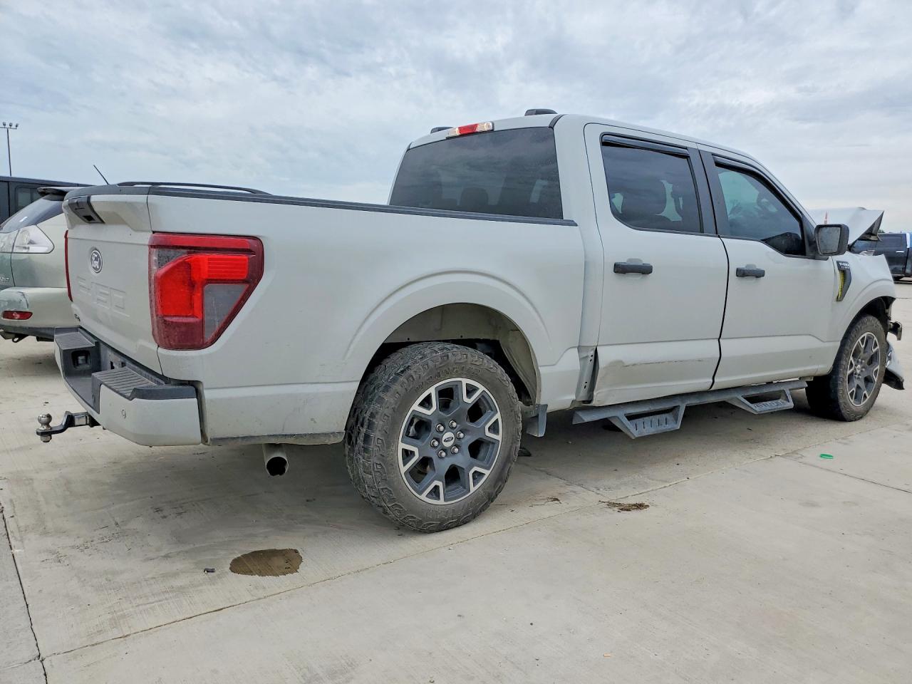 FORD F150 2024 — 4