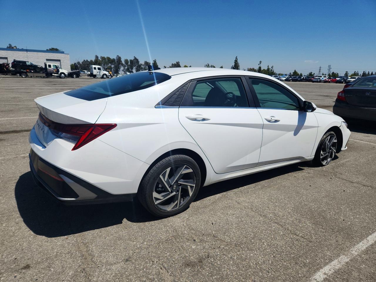 HYUNDAI ELANTRA 2025 — 4