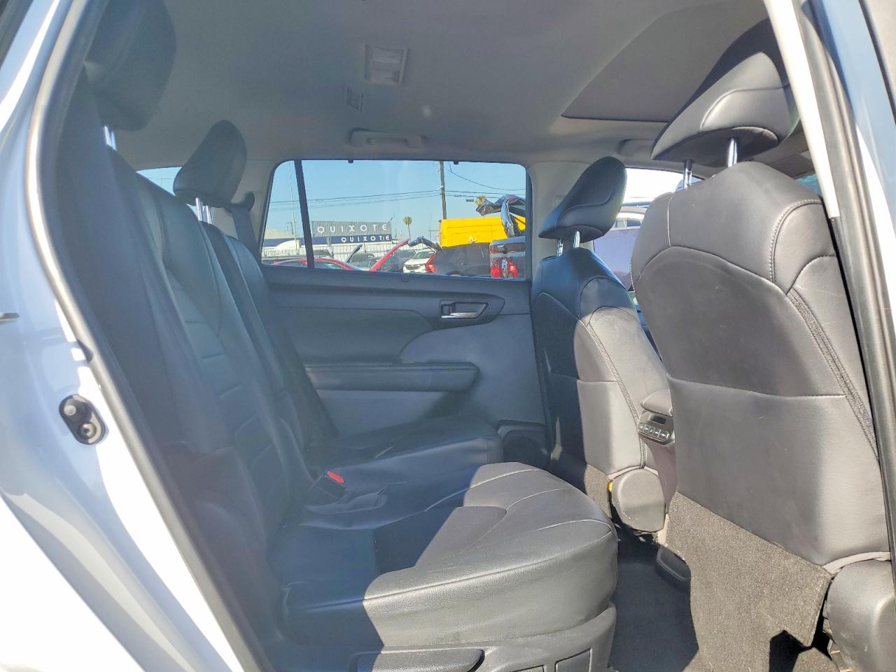 TOYOTA HIGHLANDER 2023 — 12