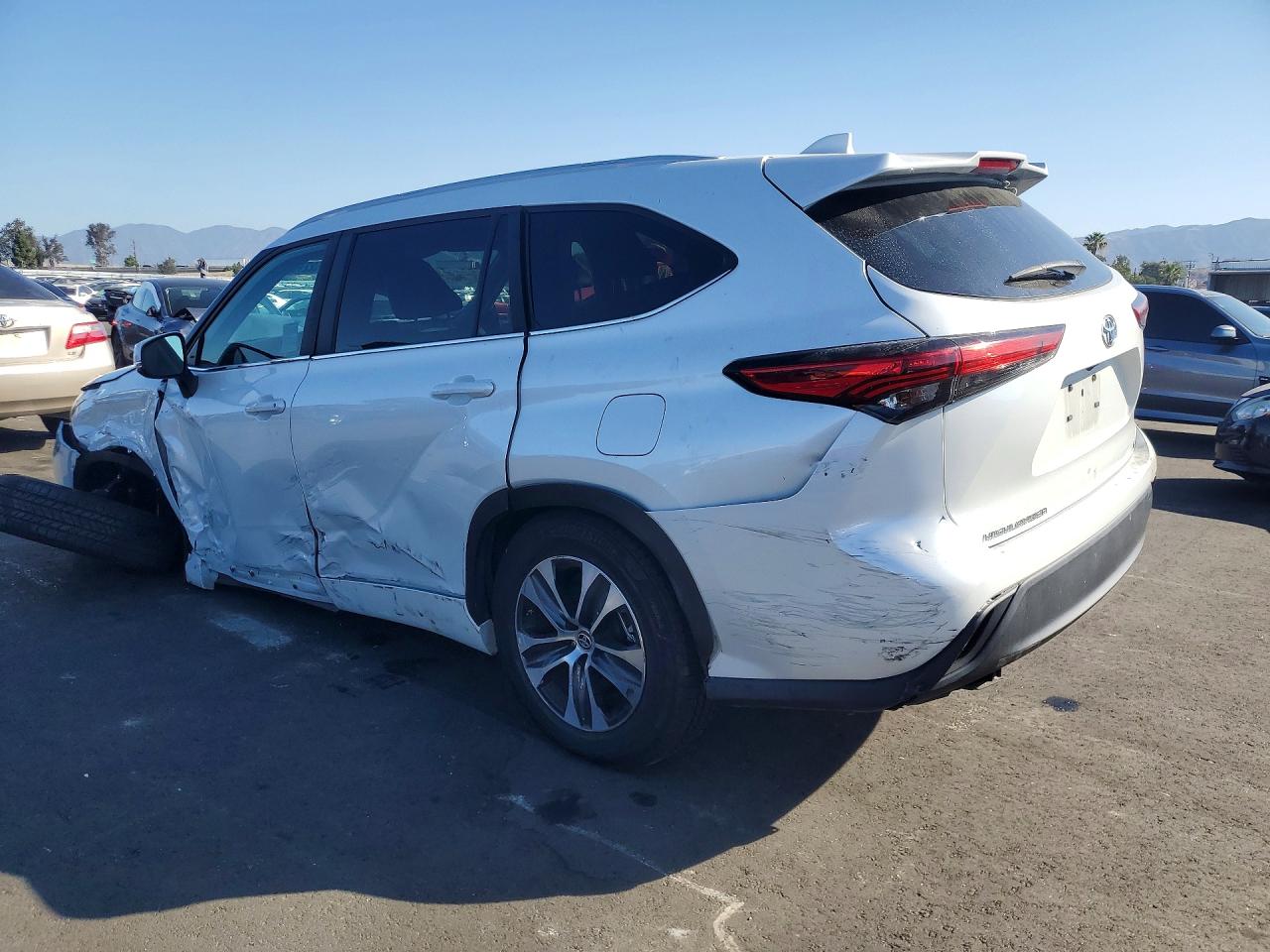 TOYOTA HIGHLANDER 2023 — 3
