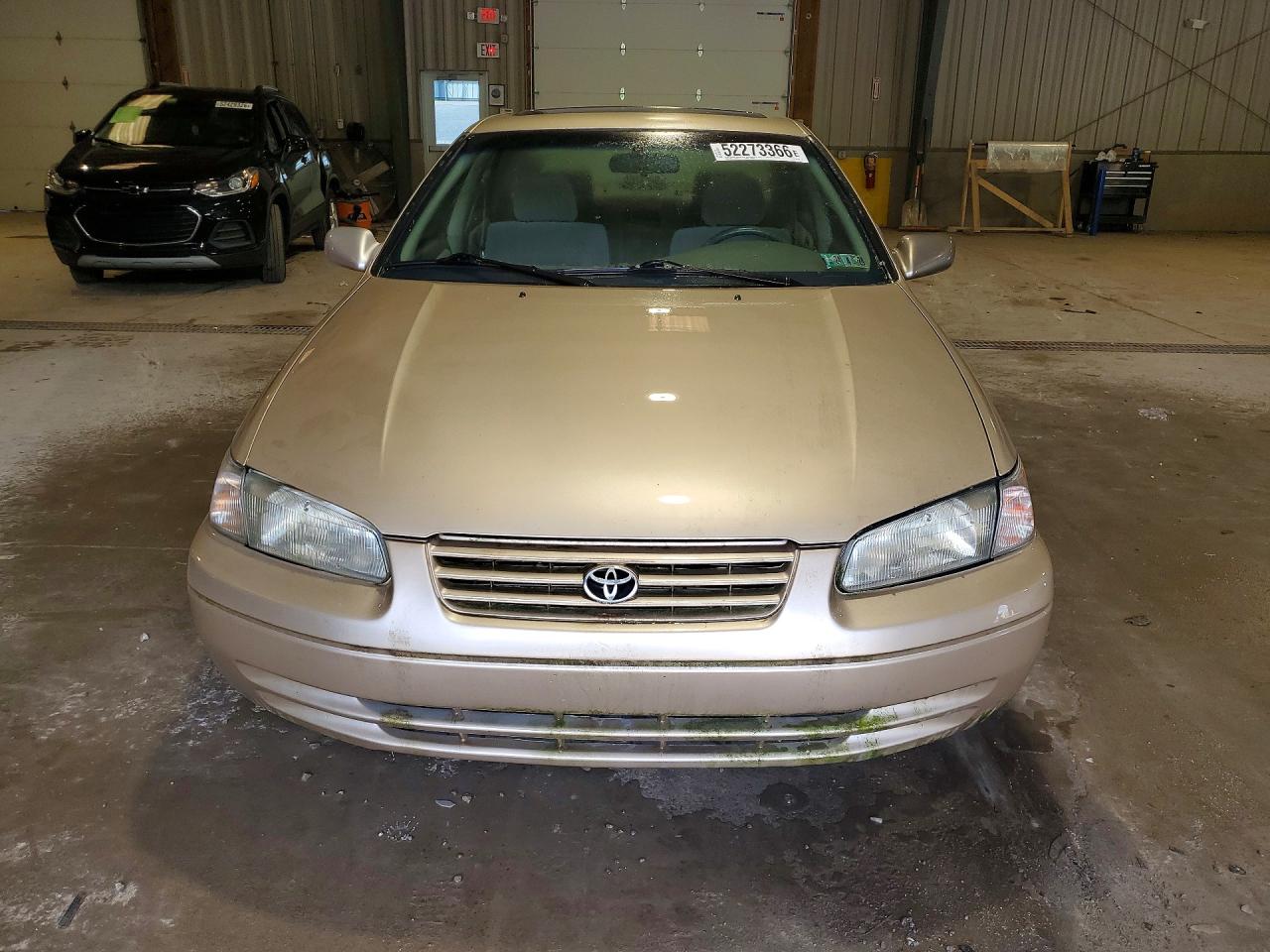 TOYOTA CAMRY 1998 — 6