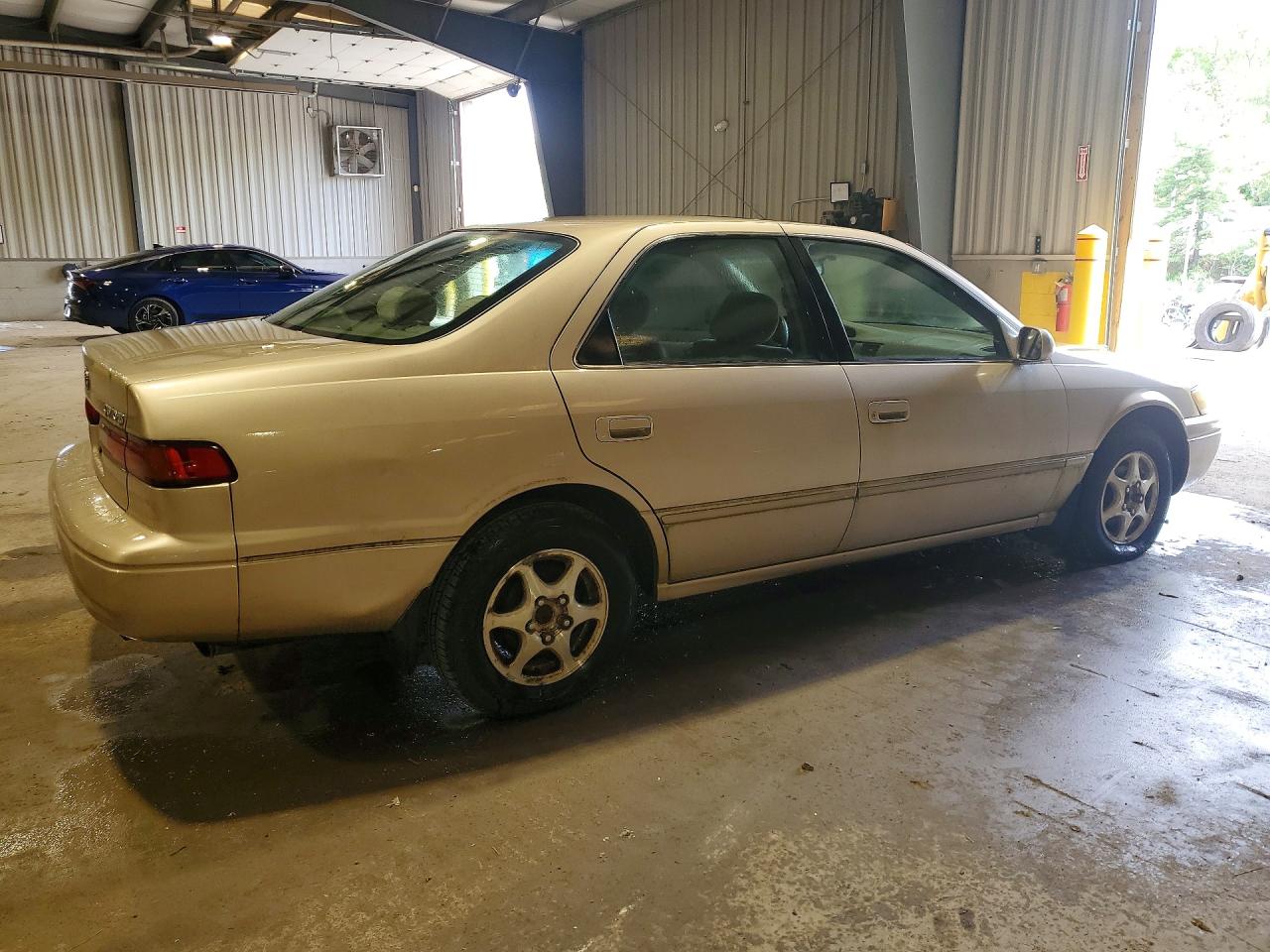 TOYOTA CAMRY 1998 — 4